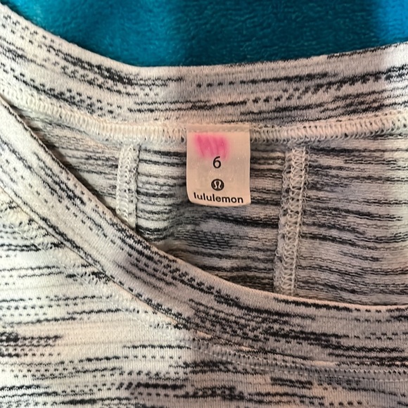 Lululemon Women's Run It Out Tee Tiger Space Dye Black White Size 6 stretchy - Picture 2 of 4